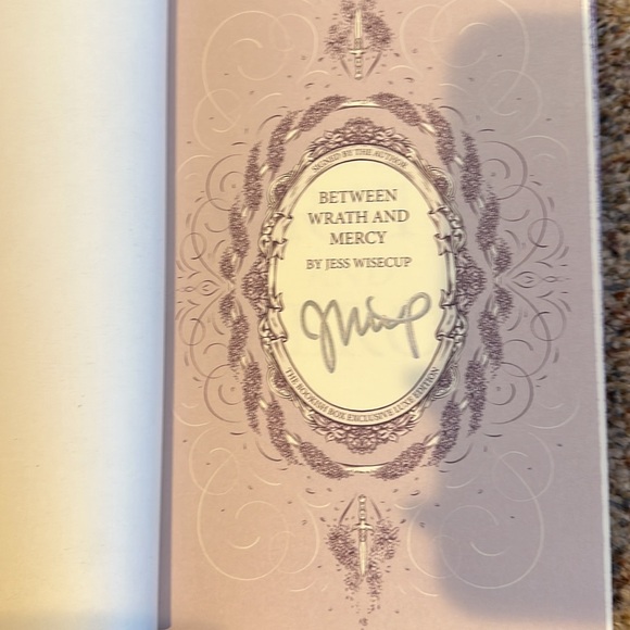 Bookish Box Luxe Edition Between wrath and Mercy - Picture 5 of 5